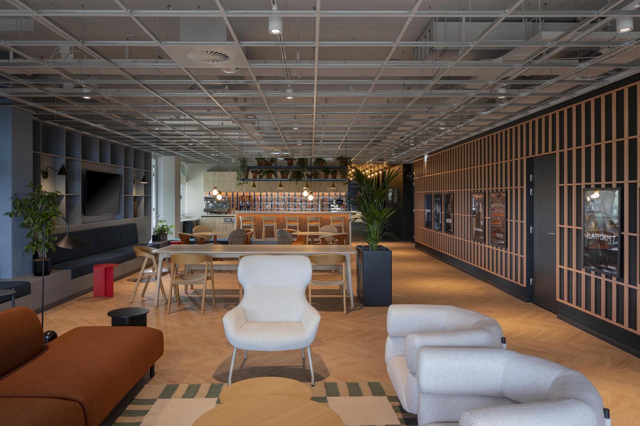 Canal +, Hilversum