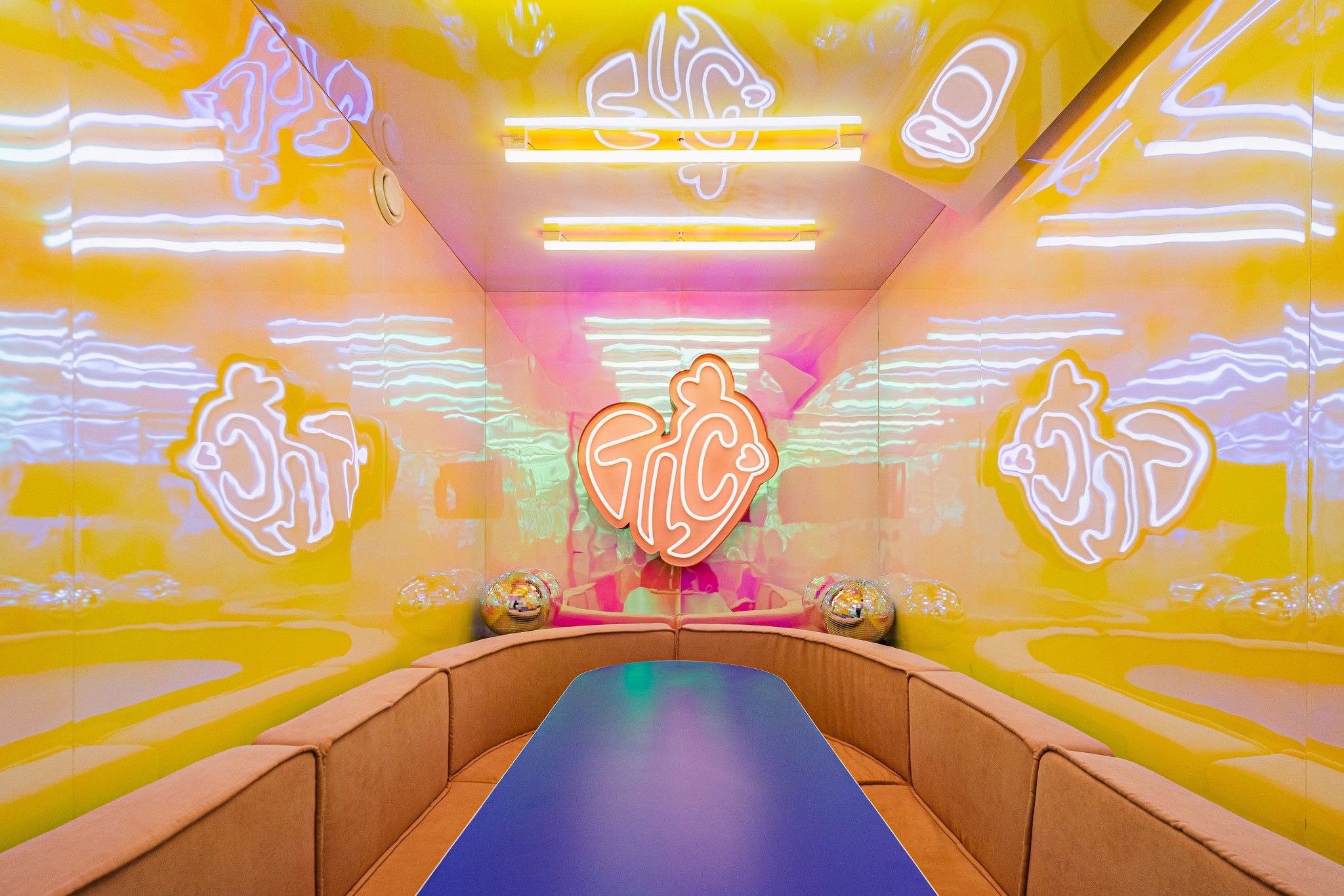 Taste Like Chicken, Amsterdam