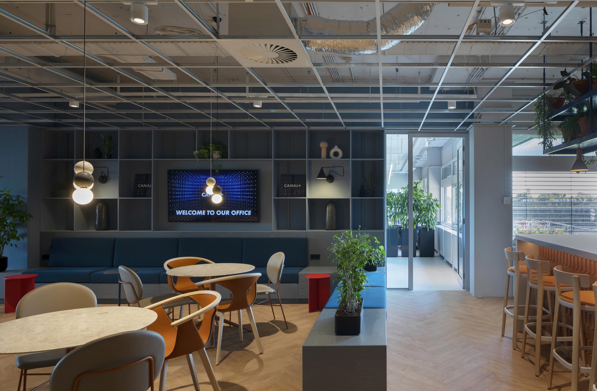 Canal +, Hilversum