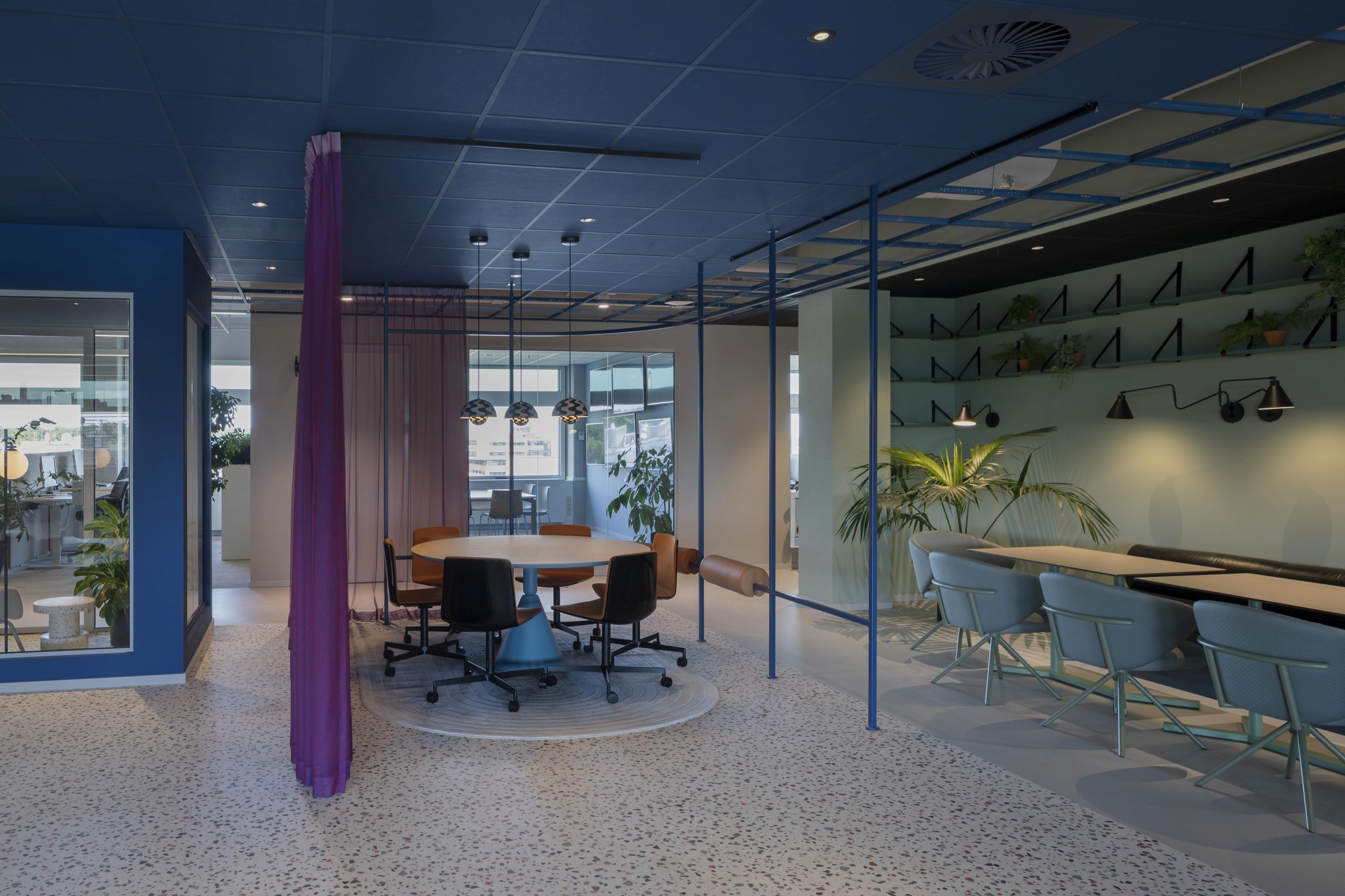Canal +, Hilversum