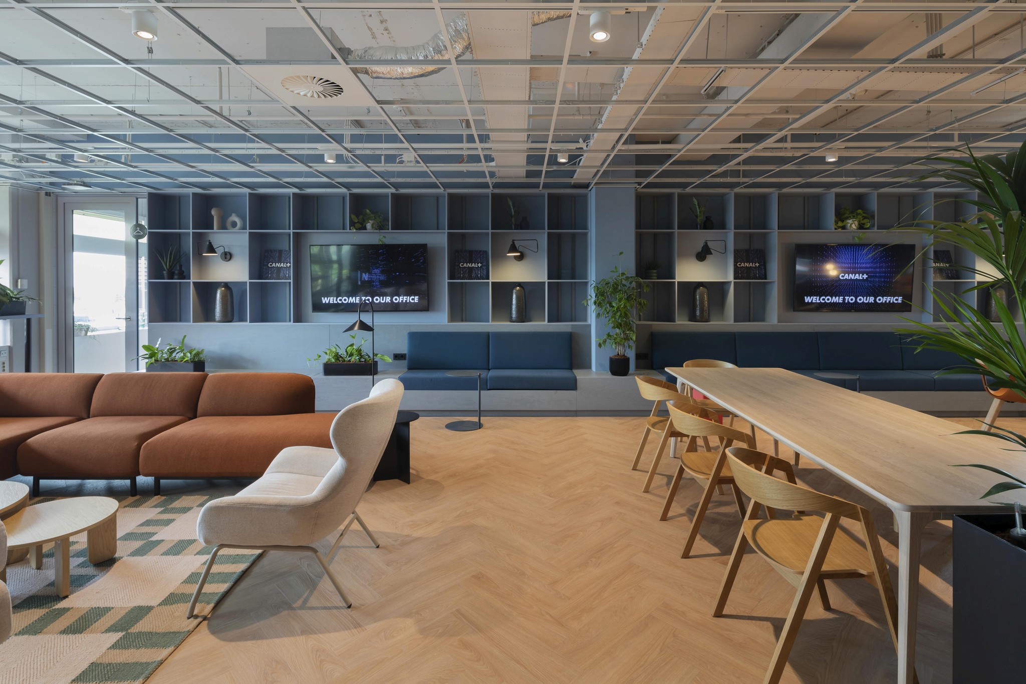 Canal +, Hilversum