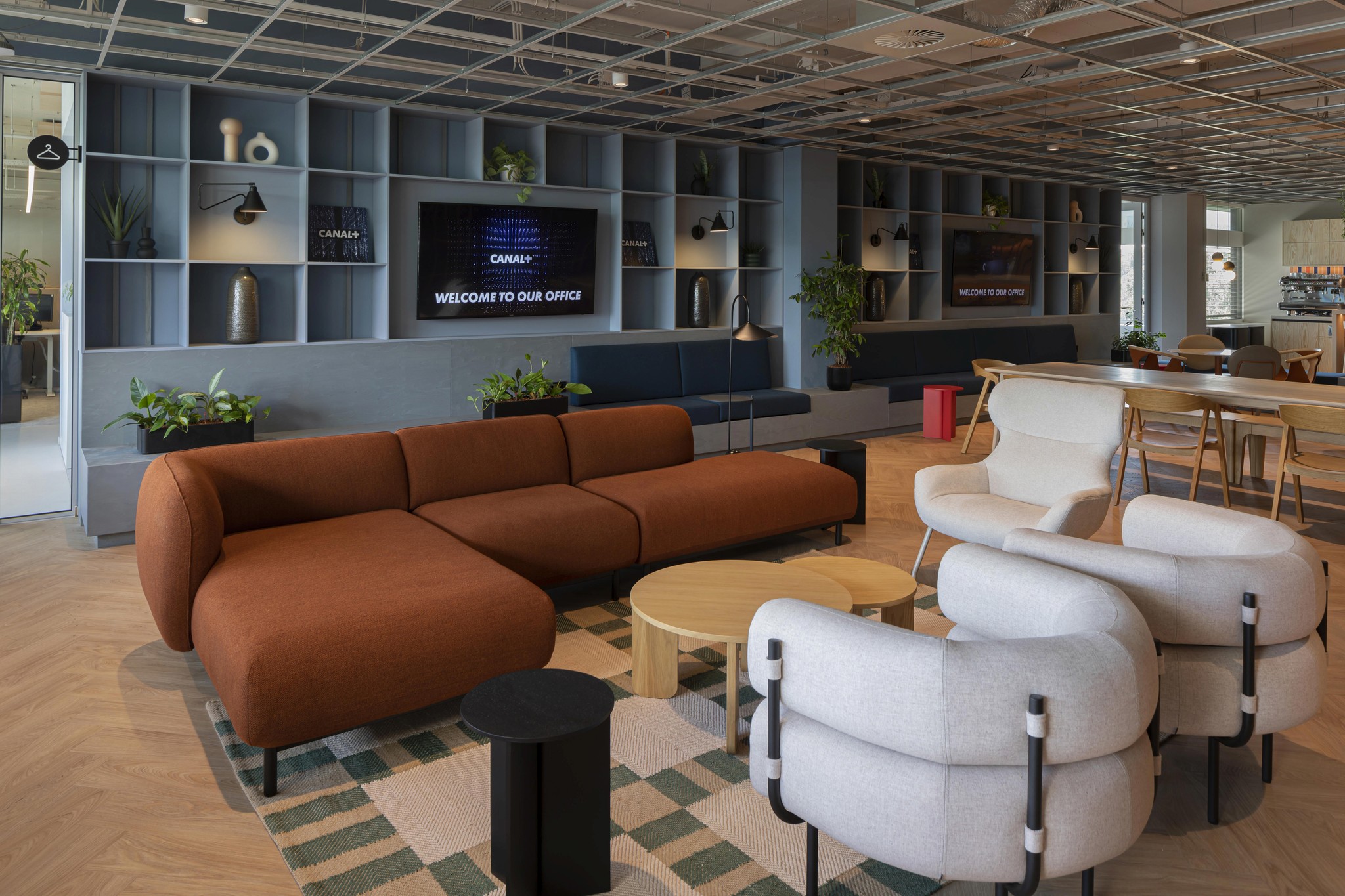 Canal +, Hilversum